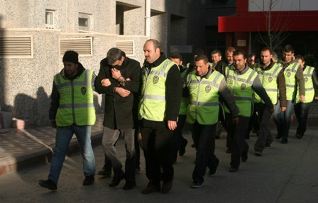 İnternetten otomobil vurgununa 8 tutuklama
