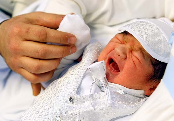 Bebeklerin yarısı sezaryenle doğuyor