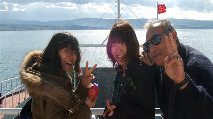 Seyyar satıcılıkla 3 dil öğrendi