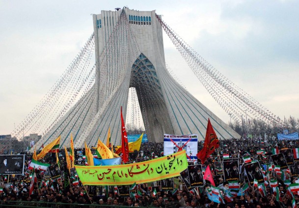 İran devrimi kutluyor