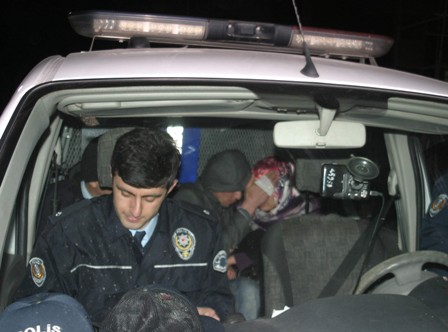 Ölüme atlarken eşine sarıldı...