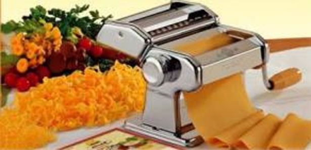 Edremitli kadınlara Avustralya'dan hamur makinası