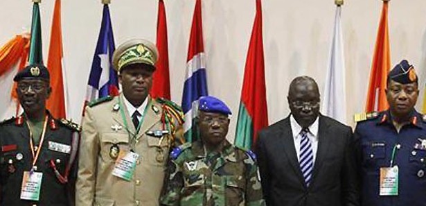 Liberya'da Gineli askerleri taşıyan uçak düştü