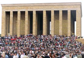 CHP kuruluşunu Anıtkabir’de kutladı