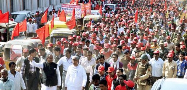 Hindistan'da yerel seçim kana bulandı