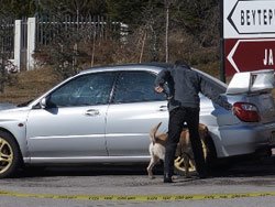 Anayasa Mahkemesi önünde şüpheli araç paniği