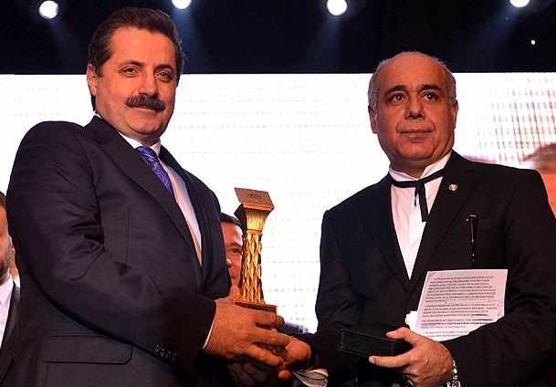 'En İyi Bakan' Çelik, 'En İyi Siyasetçi' Bağış