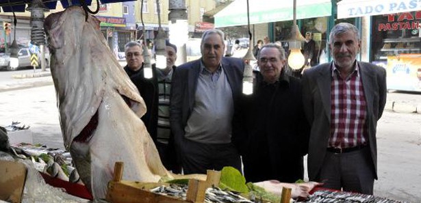 Doksanyedi kiloluk turna balığı yakaladılar