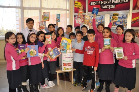 Kumbaralardan kardeş okula kitap çıktı