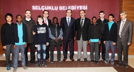 Gönüllü kültür elçileri yetiştiriyorlar