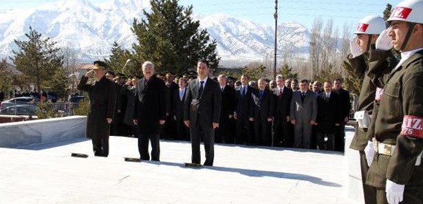 Vali polisleri alanda göremeyince sinirlendi!