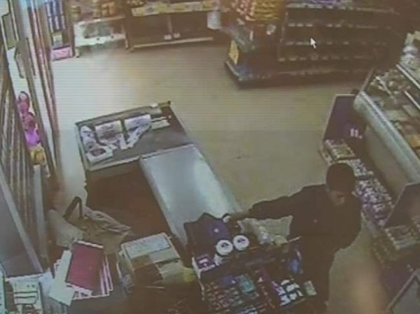 Sadaka kutusunu böyle götürdü