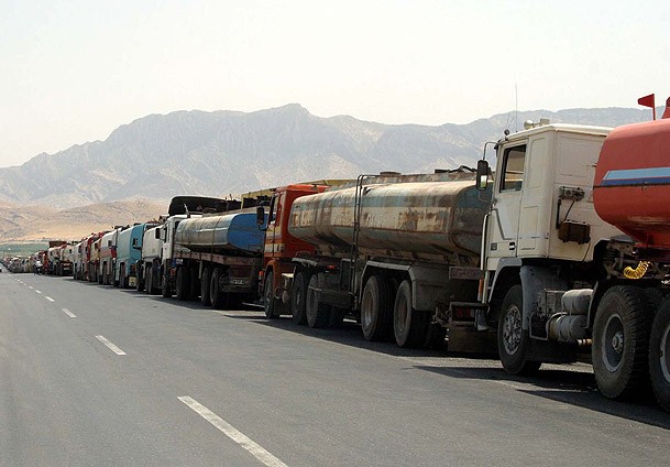 Tankerle petrol ticareti tekrar başladı