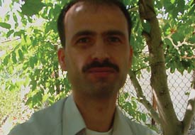 Öğrenci öğretmeni demir çubukla dövmüş