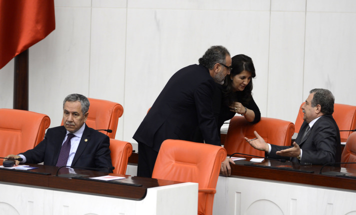 BDP'li vekiller Muammer Güler'in yanında