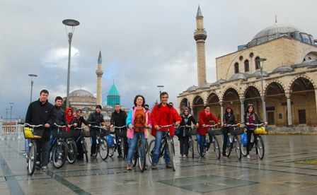 Sevgi turuna Konya’dan başladılar