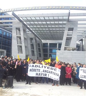 Dünyanın en büyük adliyesinde eylem