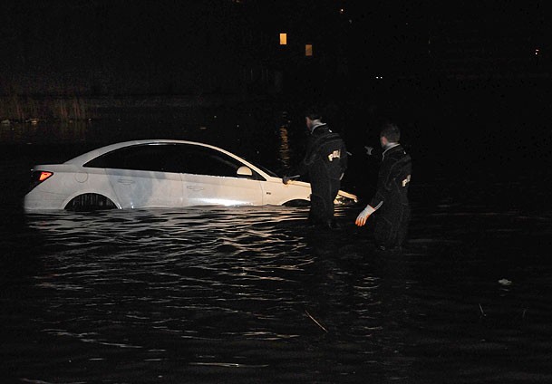 Bir aile sele kapıldı