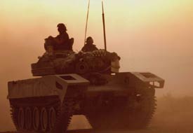 Tankları gazeteciler zorla yürüttü