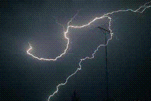 Sahaya yıldırım düştü: 20 yaralı