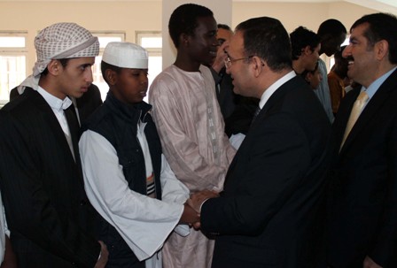 Bozdağ, Uluslararası İmam Hatip Lisesi'ni ziyaret etti
