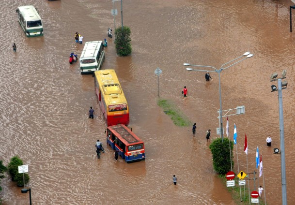 Endonezya'da sel: 15 ölü