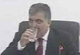 Abdullah Gül Siirt'te bir yudum su içti