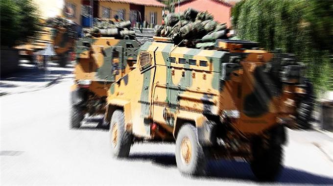 Askeri araç kaza yaptı