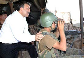 Gül bütün duvarları yıktı