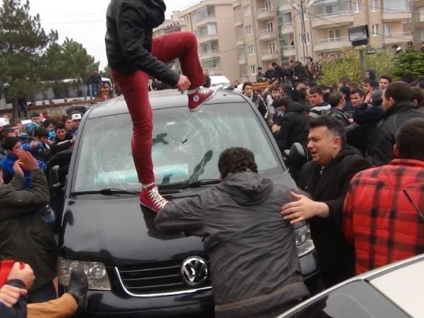 BDP'lileri protesto eden Converse'li ulusalcı