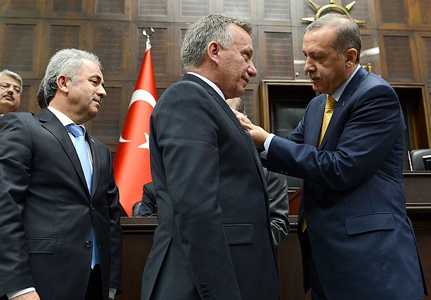 Yerlikaya ve Koçal AK Parti'ye katıldı