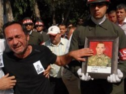 İntihar eden askerin annesi isyan etti