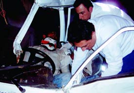 Otomobiller kafa kafaya çarpıştı