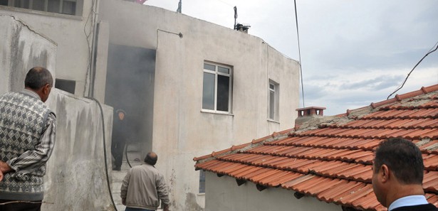 Çocukları yangından komşular kurtardı