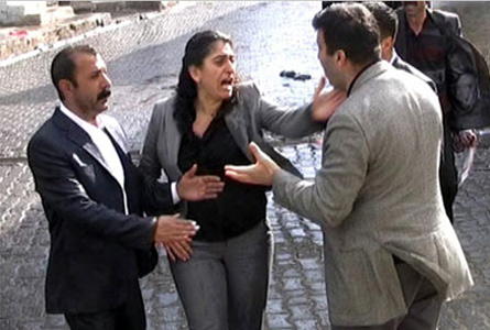 Sebahat Tuncel tokat attığı polise sığındı