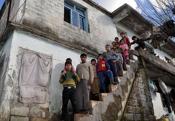 45 kişilik Suriyeli aile 3 odalı evde