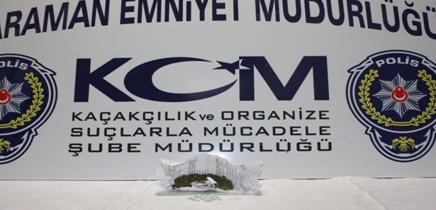 Öğrencilere uyuşturucu satan 2 kişi yakalandı