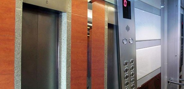 Asansörde Sıkışan 17 Yaşındaki Öldü