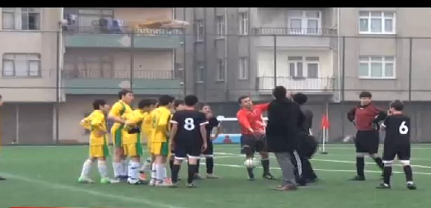 İlköğretim maçı karakolda bitti