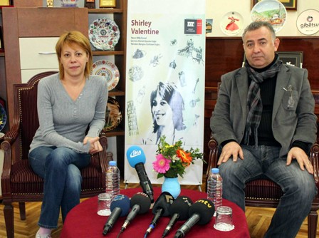 “Shirley Valentine” ile seyircisiyle buluşuyor