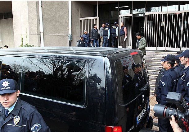 ''Balyoz'' davası sanıkları Ankara Adliyesi'nde