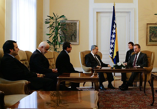 Arınç, Bakir İzzetbegoviç'le görüştü