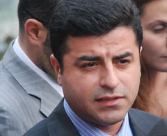 Demirtaş'tan Berfo Ana için başsağlığı mesajı