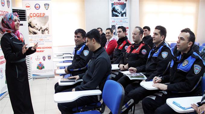 Polisler Arapça ve Kürtçe kurs görüyor