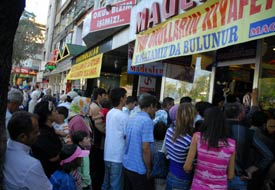 Okul kıyafeti satanlar memnun
