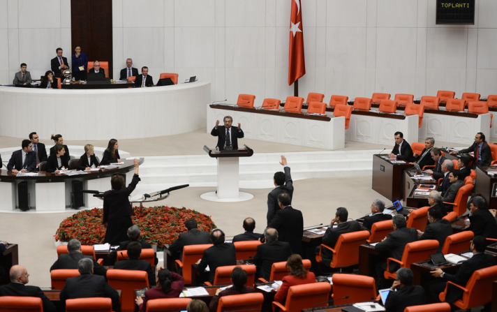 TBMM'de bir yerine sokarım polemiği