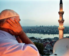 İsveç'te minareden ezana onay çıktı