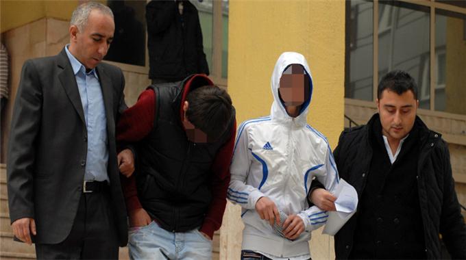 Soyunma odası hırsızları yakalandı