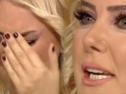 Canlı yayında gözyaşlarına boğuldu