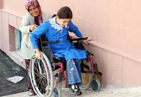 Engelli Hatice'nin okuma azmi